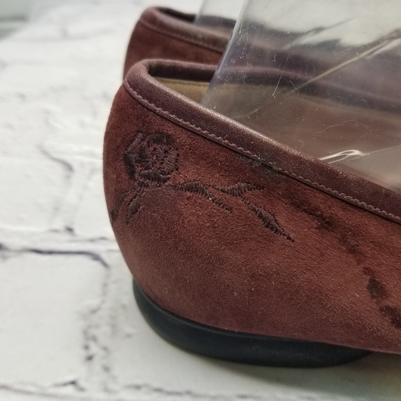 BeautiFeel suede embroidered mary janes - Picture 10 of 15
